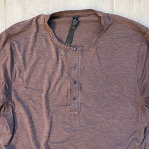 Lululemon Men’s Heathered Henley Medium